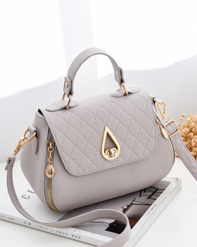 Messenger embroidered packet fashion bag for women